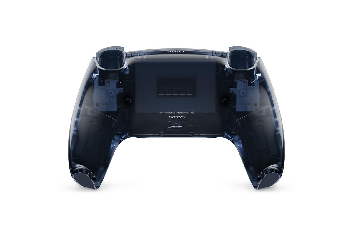 Один із напівпрозорих геймпадів PlayStation