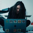 Grimes анонсировала новый трек в рекламе Apple