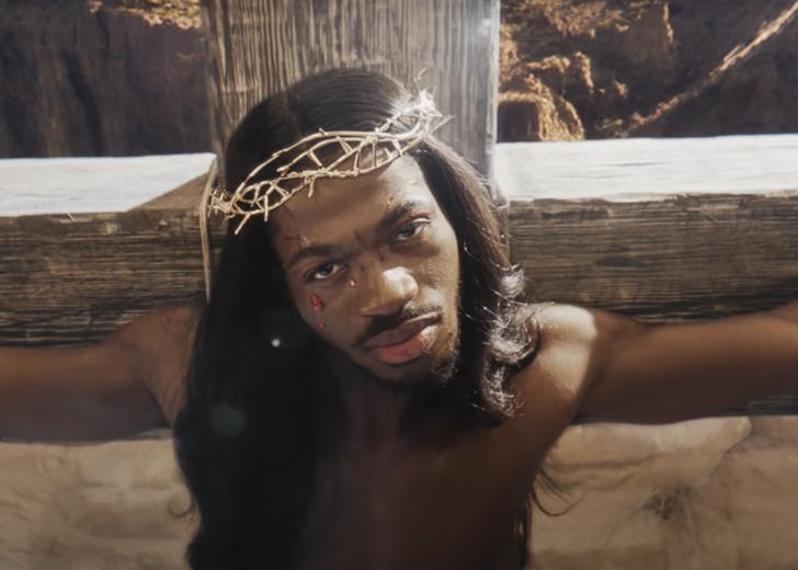 Lil Nas X у кліпі на пісню J CHRIST