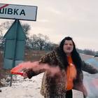 alyona alyona уходит из детского сада и танцует на фоне бутика Gucci в новом клипе