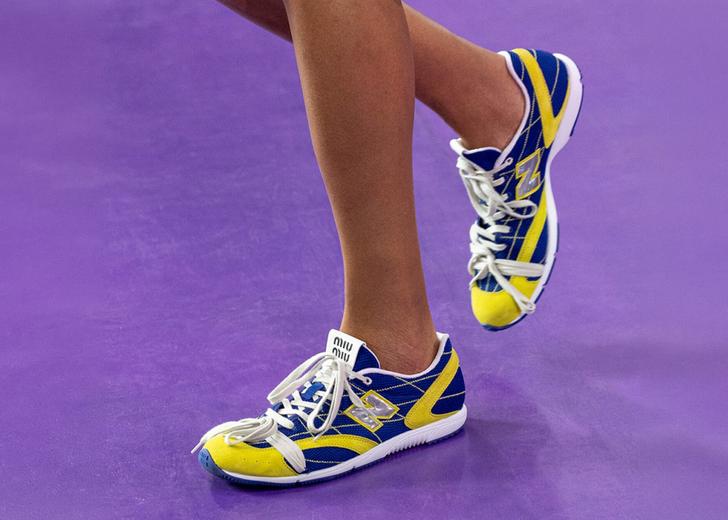 miumiu-new-balance-cover-dtf-magazine (1) Miu Miu представили нові кросівки в колаборації з New Balance