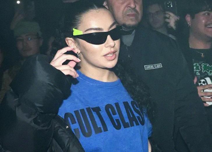 Charli XCX на своєму сеті для Boiler Room