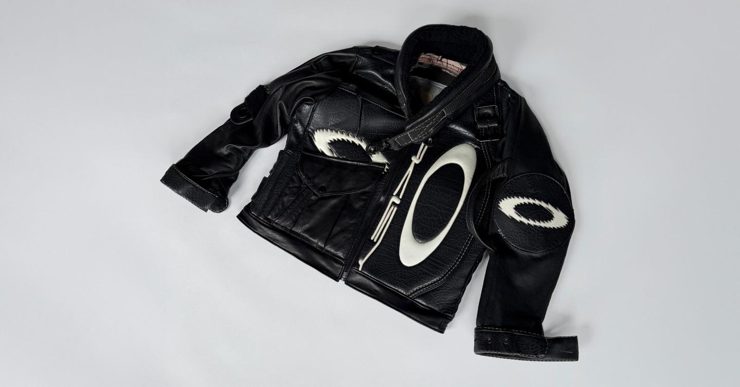 Ніколь Маклафлін Oakley