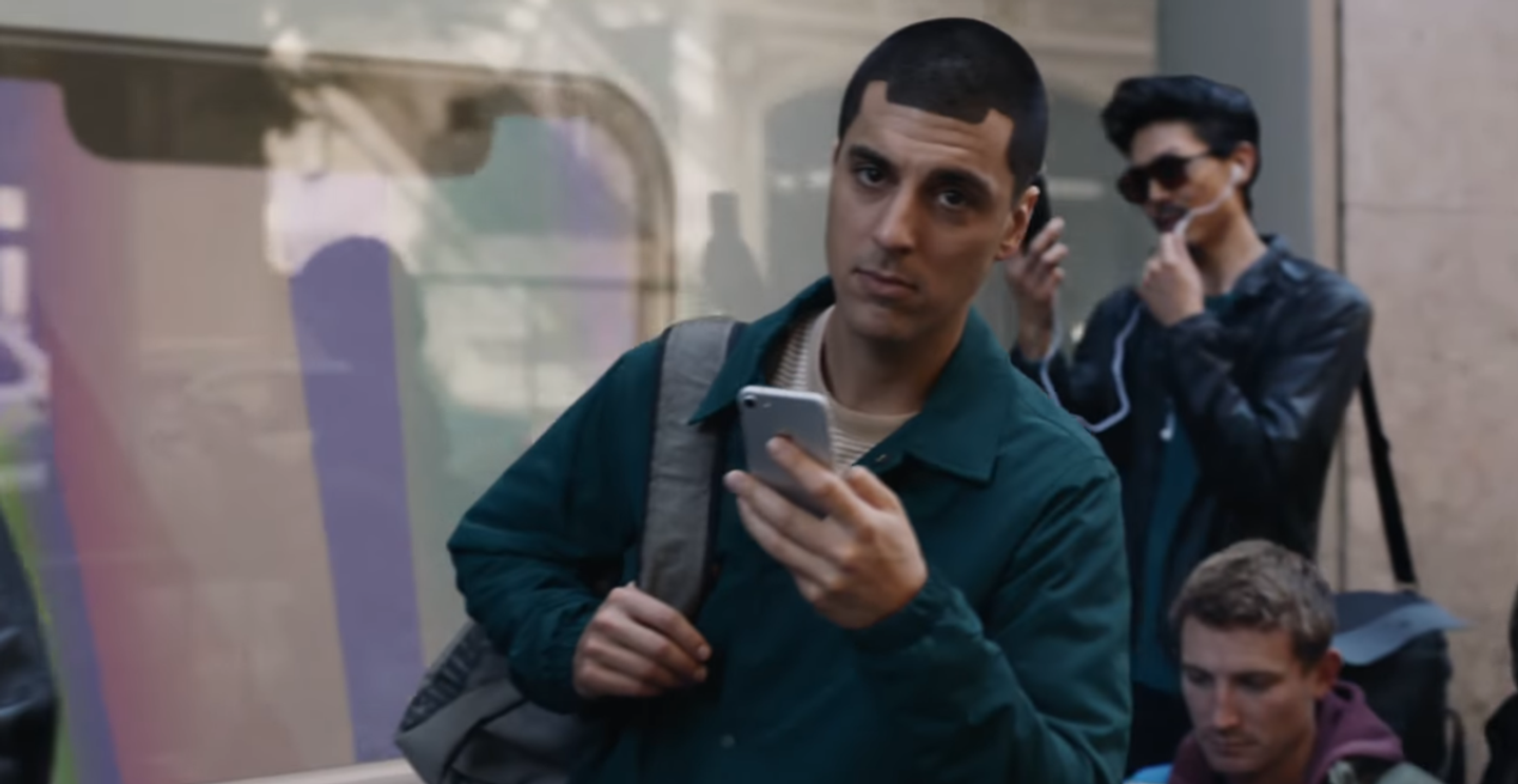 «Взросление» от iPhone к Galaxy в новой рекламе Samsung