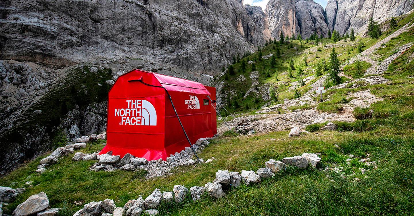 Поп-ап стор в горах и знаковые вещи альпинистов в честь 50-летия The North Face
