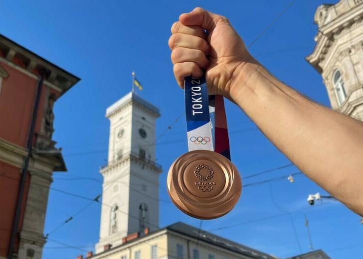World Sports For Ukraine: Українські та іноземні спортсмени продають речі на підтримку України