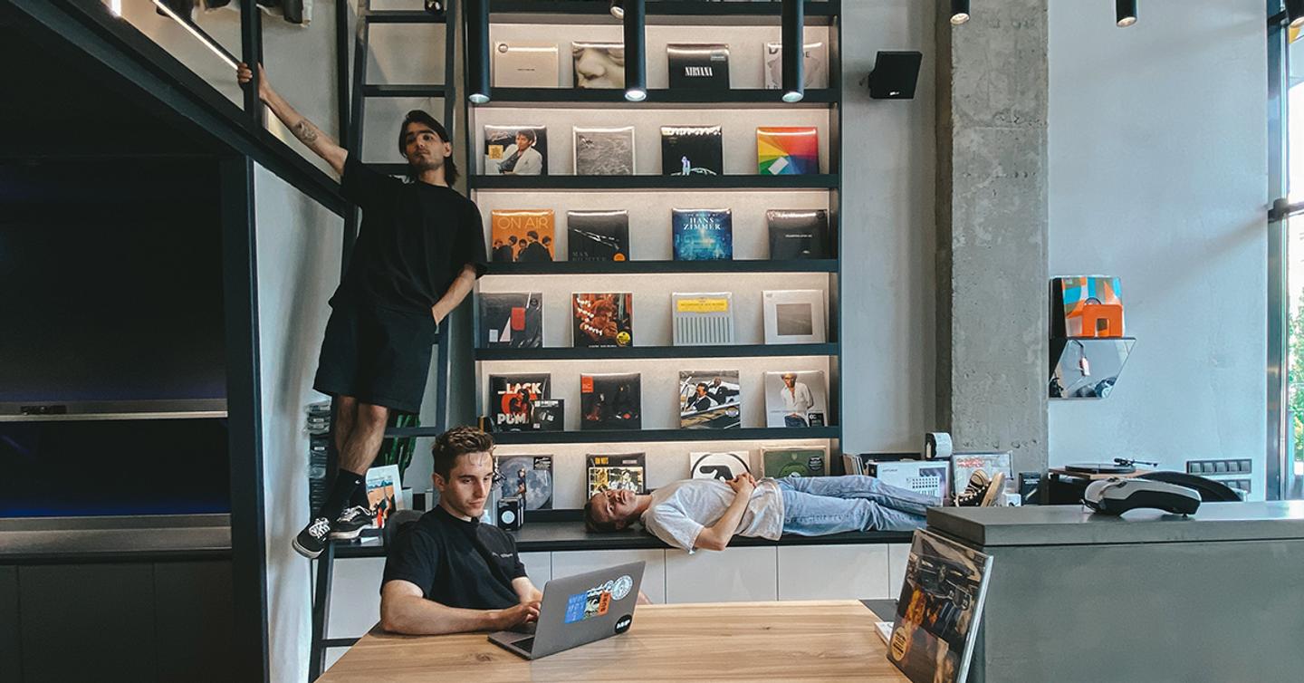 Новое место: Первый виниловый магазин Play Vinyl в Киеве