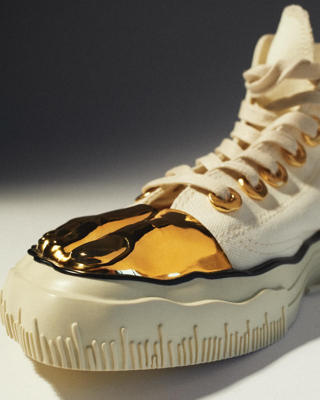 schiaparelli-sneakers-dtf-magazine-3 Вимірювальна стрічка на моделі Gold Toe Sneakers