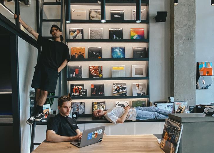 play-vinyl-dtf-magazine Новое место: Первый виниловый магазин Play Vinyl в Киеве