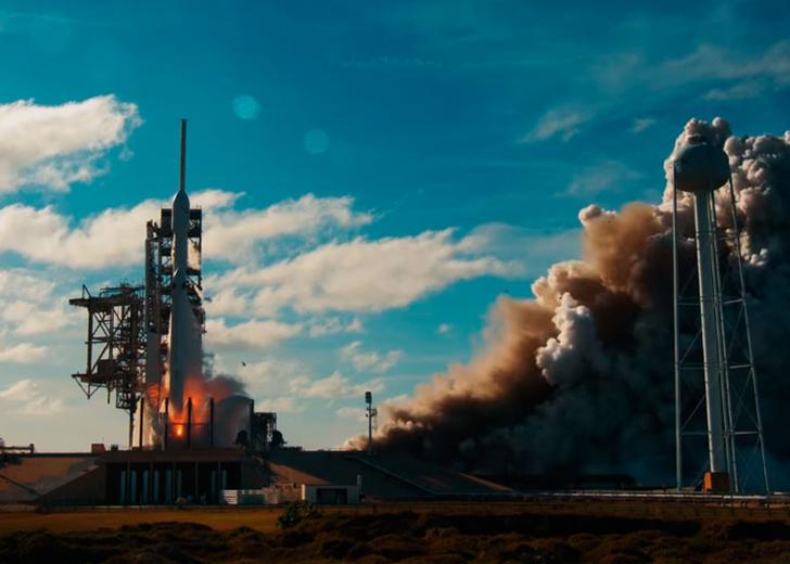 tesla_roadster_falcon_heavy_header Джонатан Нолан выпустил трейлер полета ракеты Илона Маска с Теслой на борту