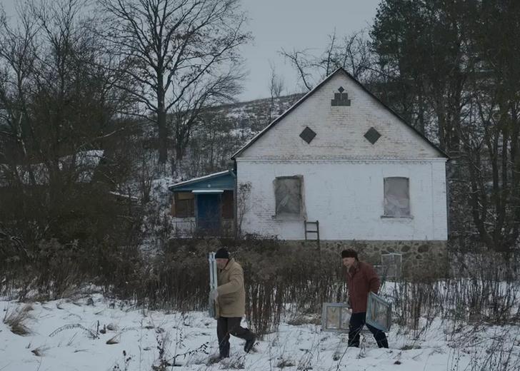 gray-bees-cinema-dtf-magazine Кадр з фільму «Сірі бджоли» Дмитра Мойсеєва