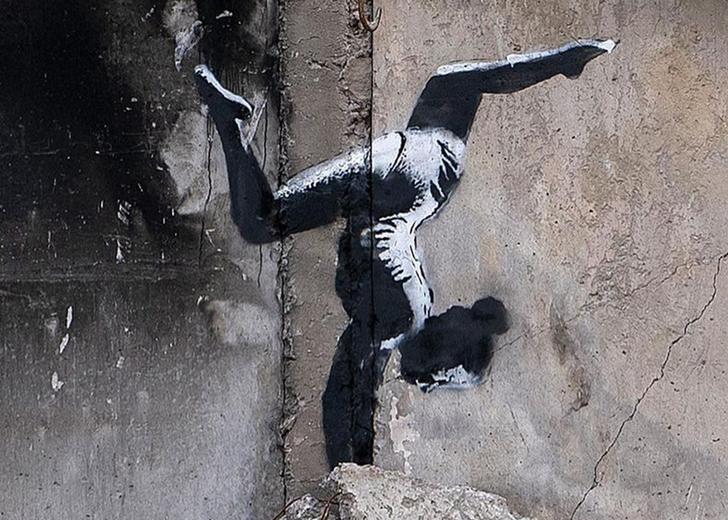 Banksy in Ukraine. Here is his new work in Borodyanka