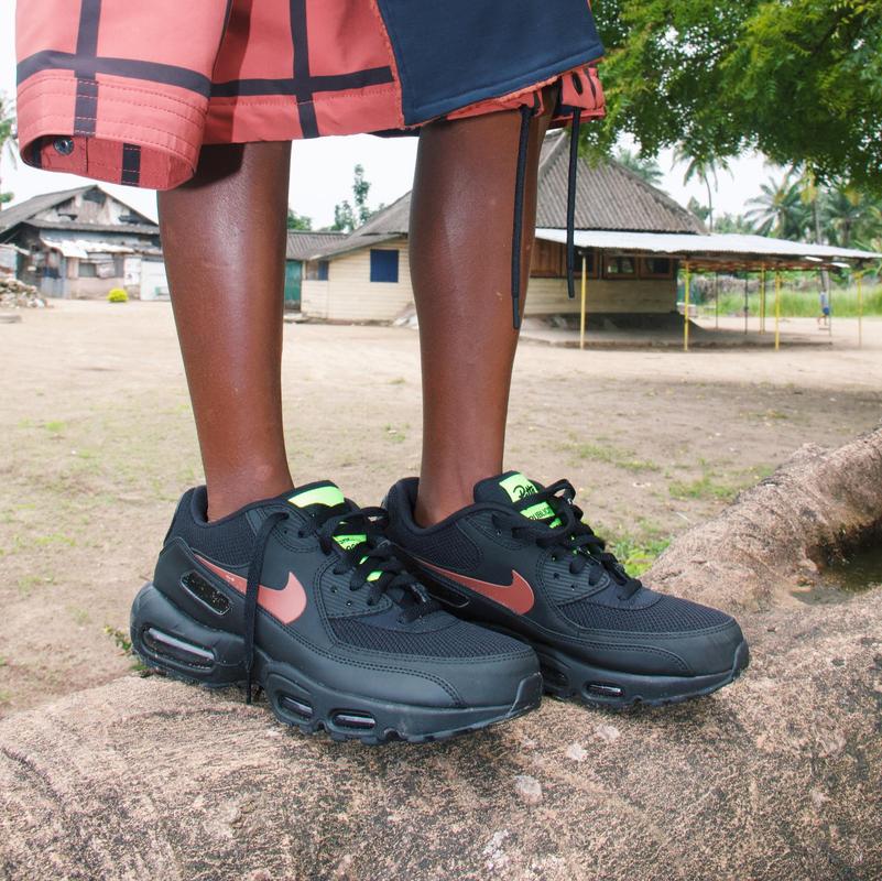 Patta_Nike_Stephen_Tayo_3.jpeg_Shoe_1_square_1600