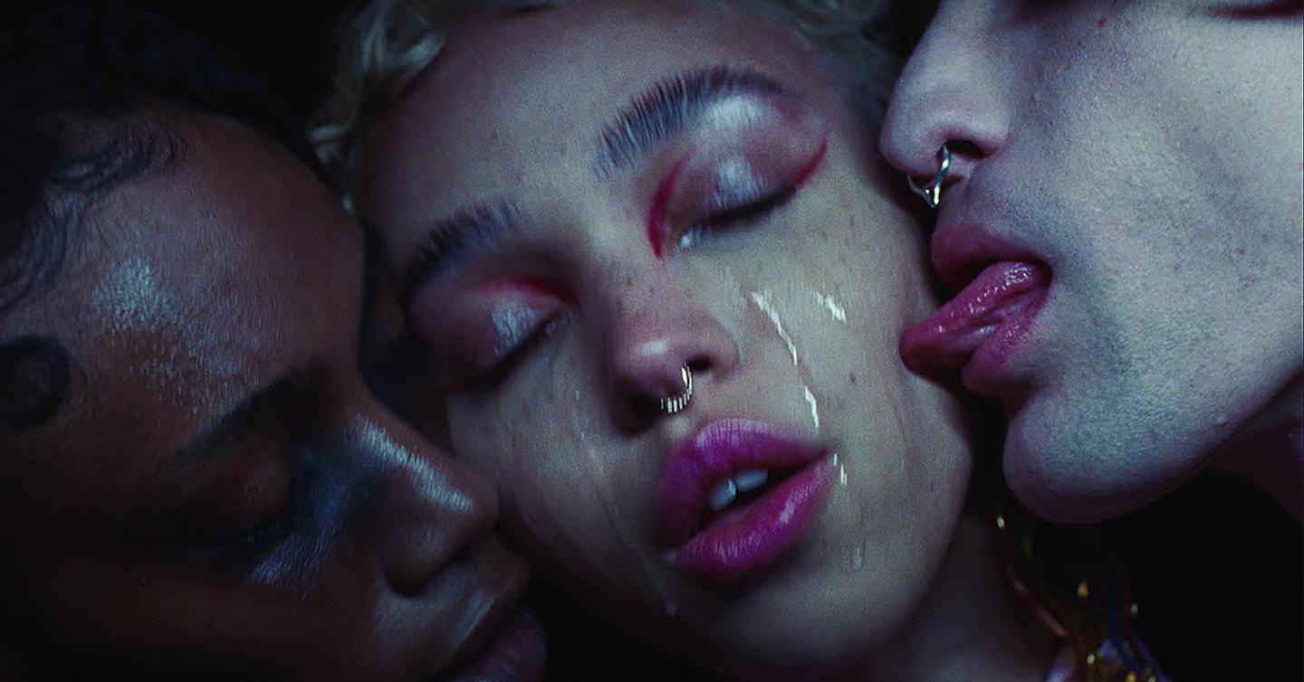 Слезы и танцы в новом клипе FKA twigs и The Weeknd