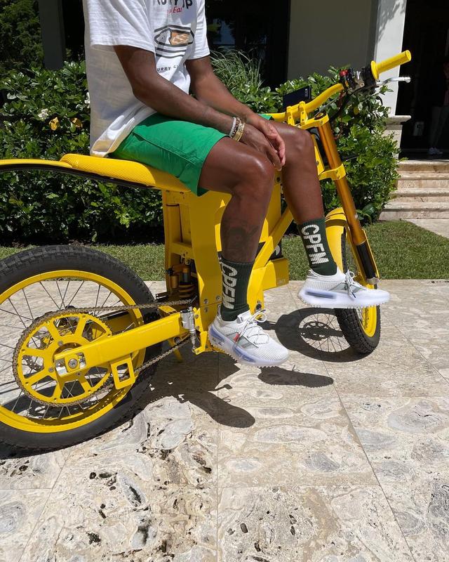 adidas-pharell-dtf-magazine-3