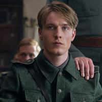 Режисер «Дивних див» Шон Леві екранізував для Netflix «Все те незриме світло». Ми з ним поговорили