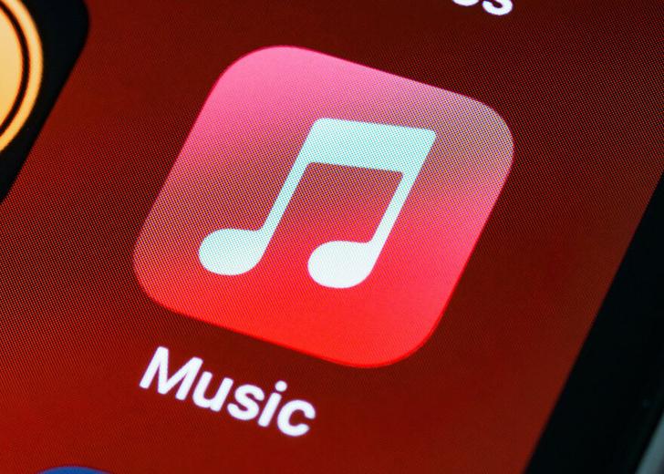 Сколько Apple Music и Spotify платят музыкантам за прослушивание