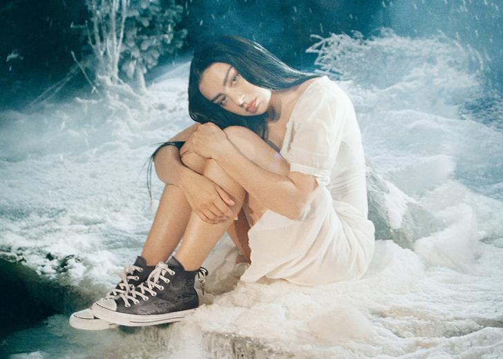 charli-xcx-converse-cover-dtf-magazine (1) Рекламна кампанія спільних кедів Charli XCX та Converse