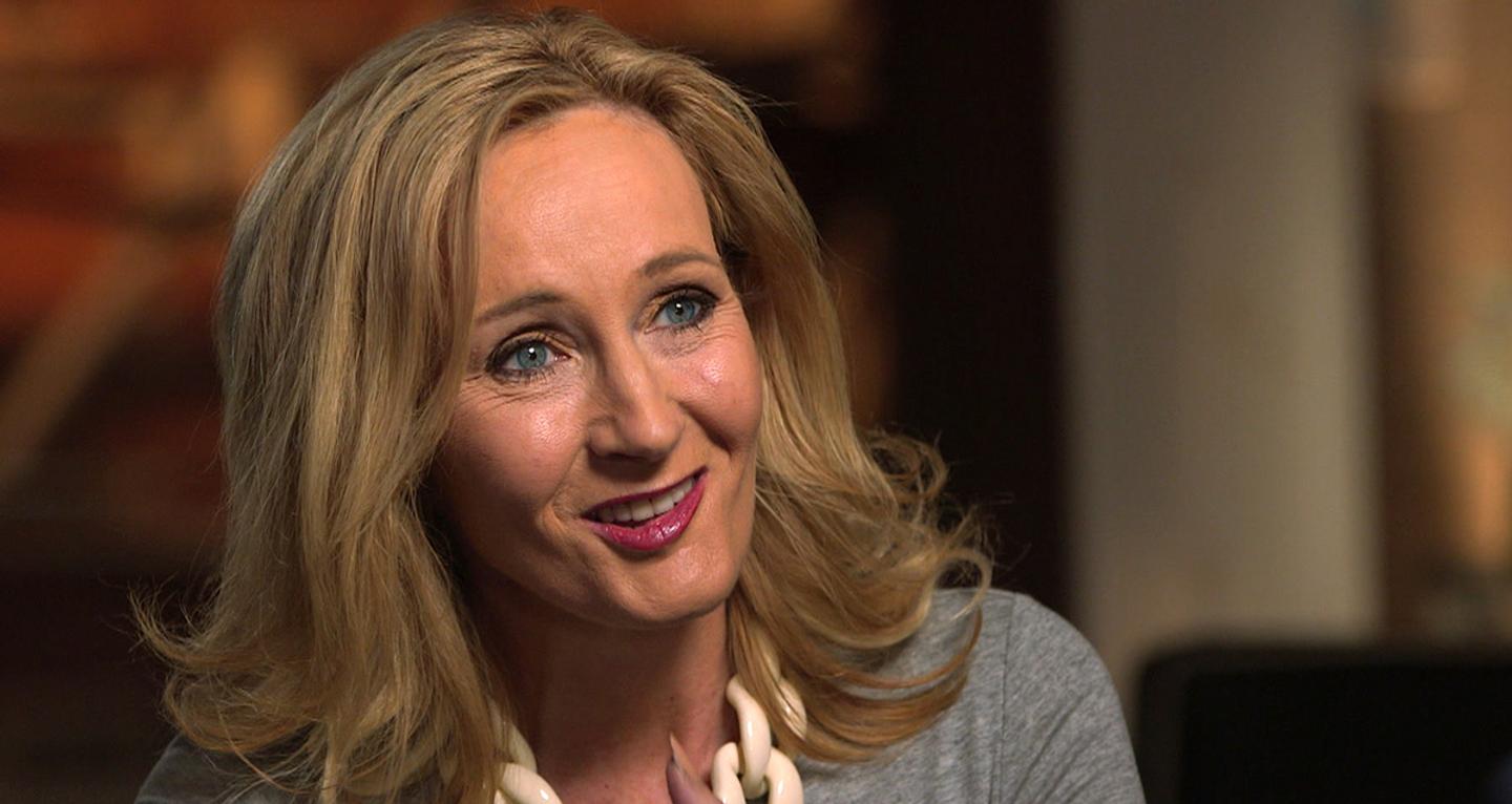 J.K. Rowling speaks with Matt Lauer on TODAY Джоан Ролінґ випустила нову книгу. Її героїню вбивають після звинувачень у трансфобії