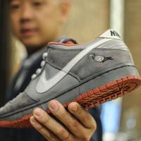 Дизайнер Джефф Стейпл випустить книгу «Not Just Sneakers»