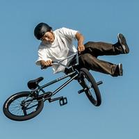 BMX-райдер з Японії у формі від HUMAN MADE