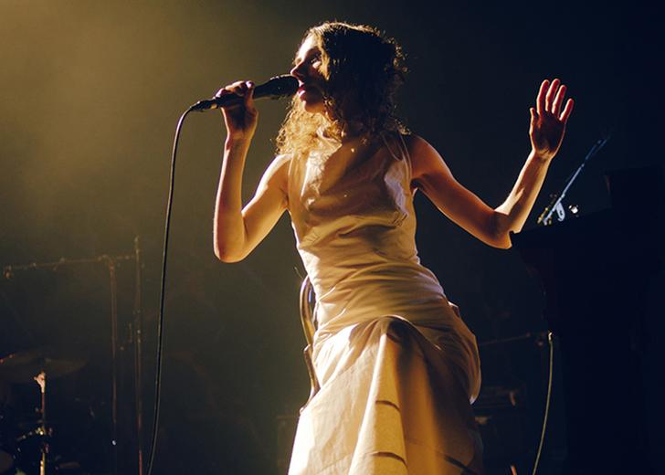 Подивіться запис виступу PJ Harvey в Парижі