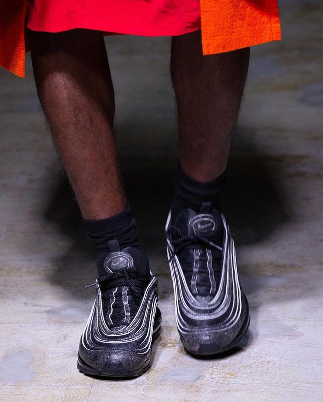 cdg-nike-air-max-97-dtf-magazine-black-1
