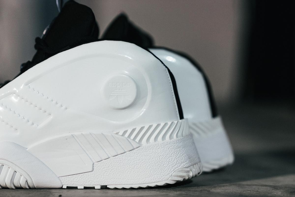 https---hypebeast.com-image-2018-06-alexander-wang-collection-1-ss19-12