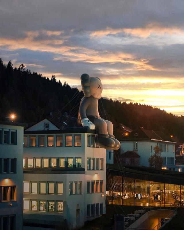 kaws-holiday-ap-dtf-magazine Нова інсталяція KAWS:HOLIDAY