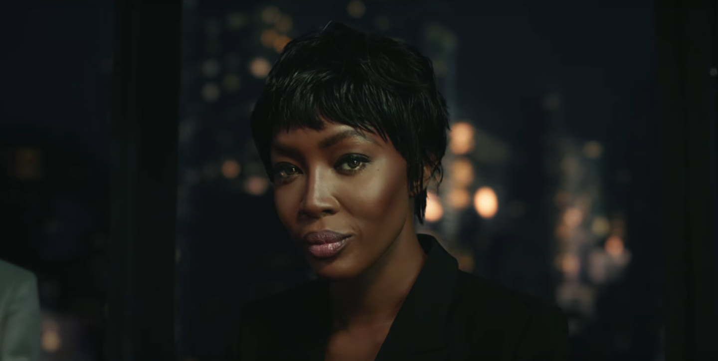 naomi_campbell_hm_commercial_campaign_header Наоми Кэмпбелл гуляет по ночному Токио в кампейне H&M