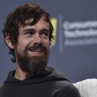 Глава Twitter продает свой первый твит как NFT-токен. Цена за сутки выросла до 2,5 млн