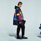 sacai показал совместную коллекцию с художником KAWS