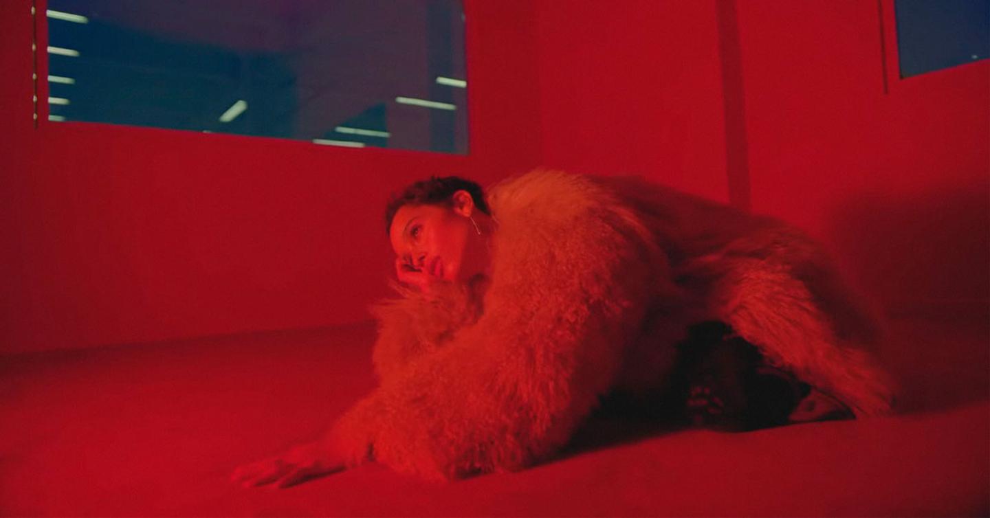 Зои Кравиц снялась в рекламной кампании Saint Laurent
