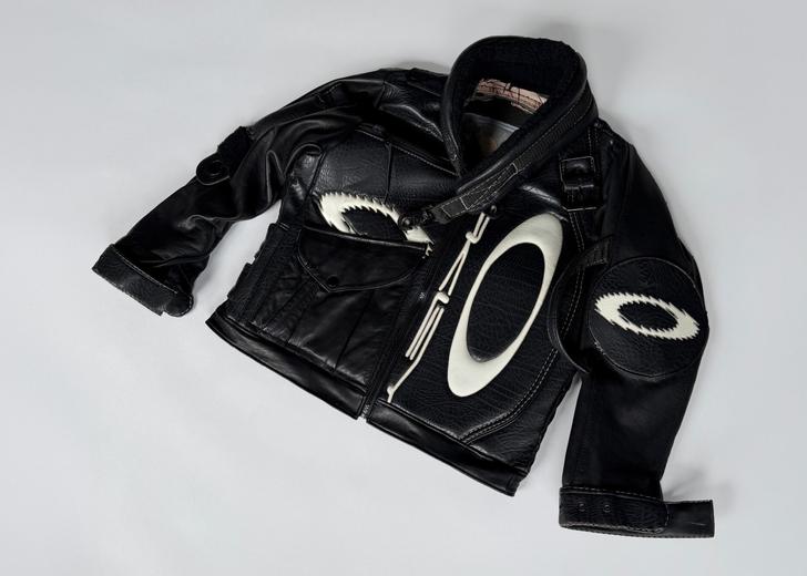 Ніколь Маклафлін Oakley