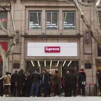 «Война» продолжается: «Клон» открыл магазин в Шанхае, Supreme называет его постановкой