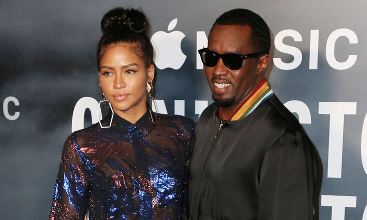 cassie-diddy-dtf-magazine Співачка Cassie забрала позов проти Diddy. За день до цього вона подала до суду за насильство та аб'юз