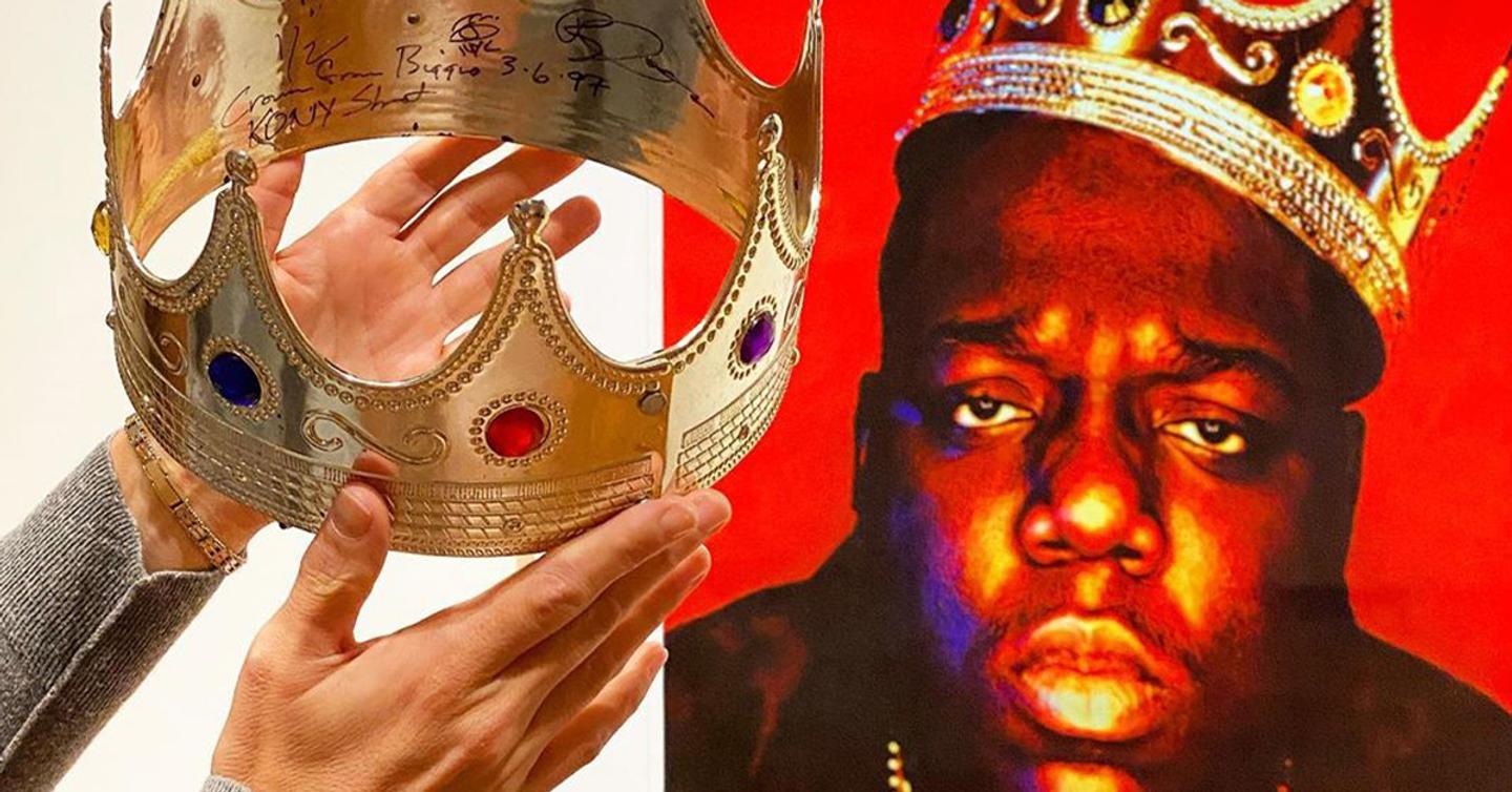 Пластиковую корону Notorious B.I.G продали на аукционе почти за 600 тысяч долларов