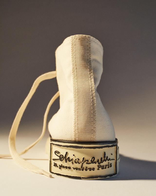 schiaparelli-sneakers-dtf-magazine-2 Брендинг Schiaparelli на їх перших кросівках