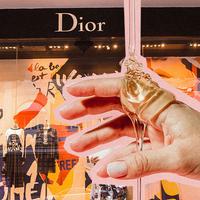 Теперь заводы Dior и Givenchy создают антисептик вместо парфюмов