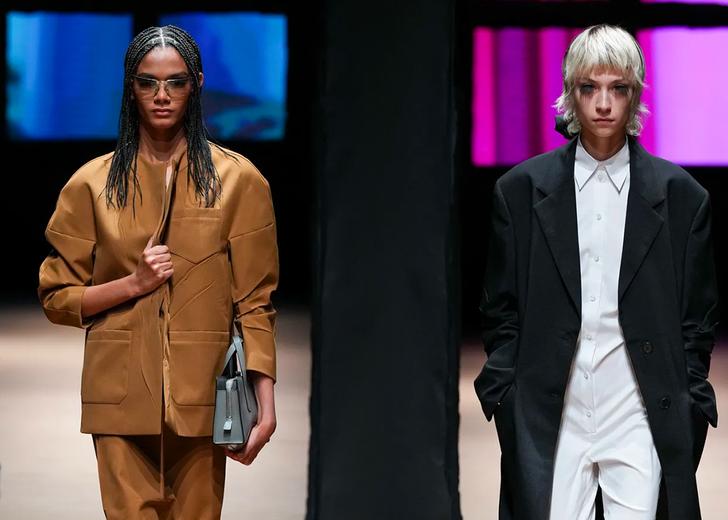 prada-2023-dtf-magazine «Домашній вуаєризм» і лаконічні силуети: Який вигляд має нова колекція Prada