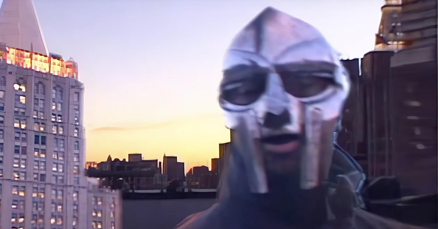 mfdoom-cover-dtf-magazine (2) Дружина MF DOOM судиться за його архівні нотатки. Їх викупили ще до смерті репера