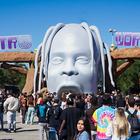 Трэвиса Скотта обвинили в сатанизме из-за трагедии на Astroworld. Что происходит