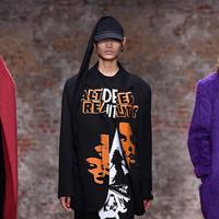 Живопись и винил: Как выглядит новая коллекция Raf Simons