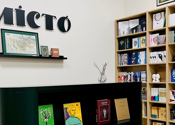 knygarnya-misto-dtf-magazine2 New place: art bookstore «Misto» near the «Arsenalna» subway station