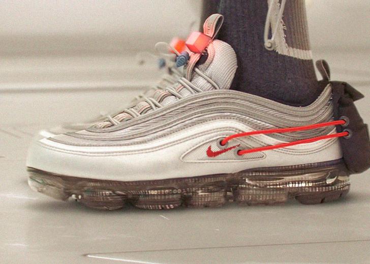 c2h4-air-vapor-custom-dtf-magazine-cover Первый взгляд: Кастомные Nike Air Vapormax 97 от C2H4