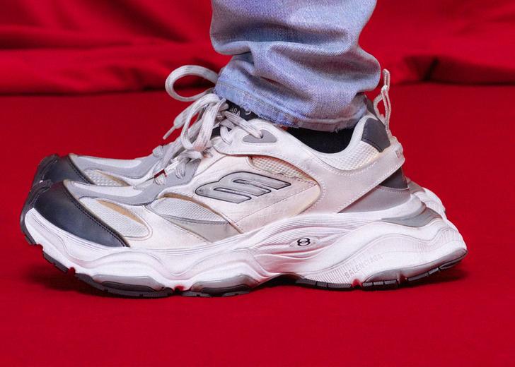 Balenciaga представив нову модель оверсайз-кросівок Cargo
