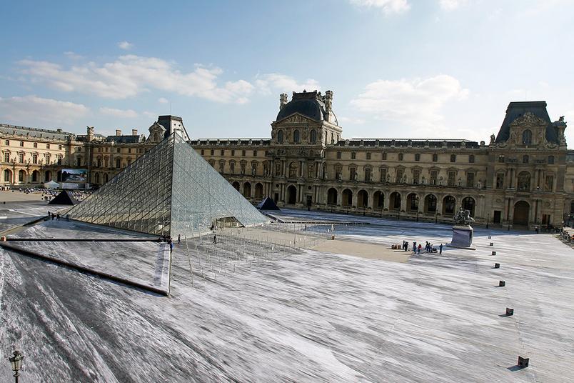 jr-louvre-paris-pasting-installation-01-1200x800