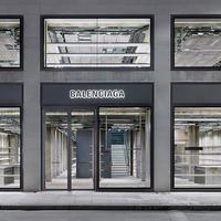 Ржавчина и битый бетон: Как выглядит новый магазин Balenciaga в Лондоне