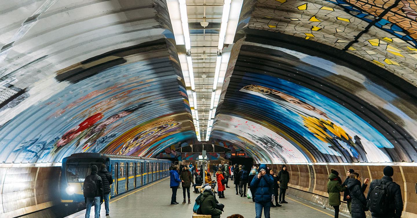 «Новый арт-объект»: Смотрите, как теперь выглядит станция метро «Осокорки»