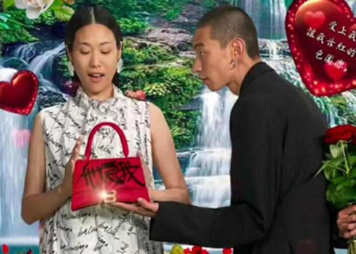 balenciaga-viber-dtf-magazine Balenciaga создал кампейн в стиле открыток из «Вайбера». Он оскорбил китайцев